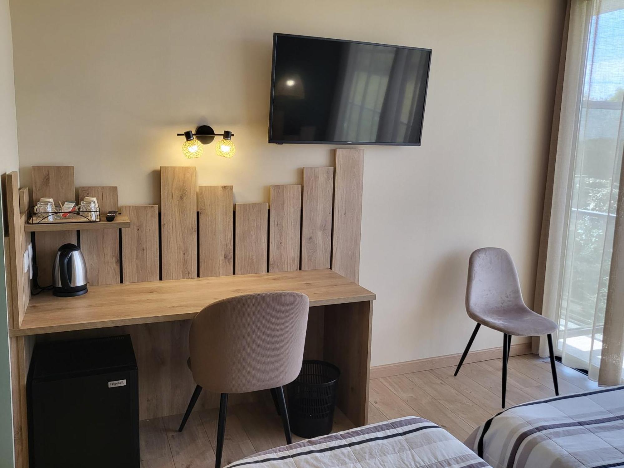 Hotel Logis Le Cadusia Chaource Zewnętrze zdjęcie