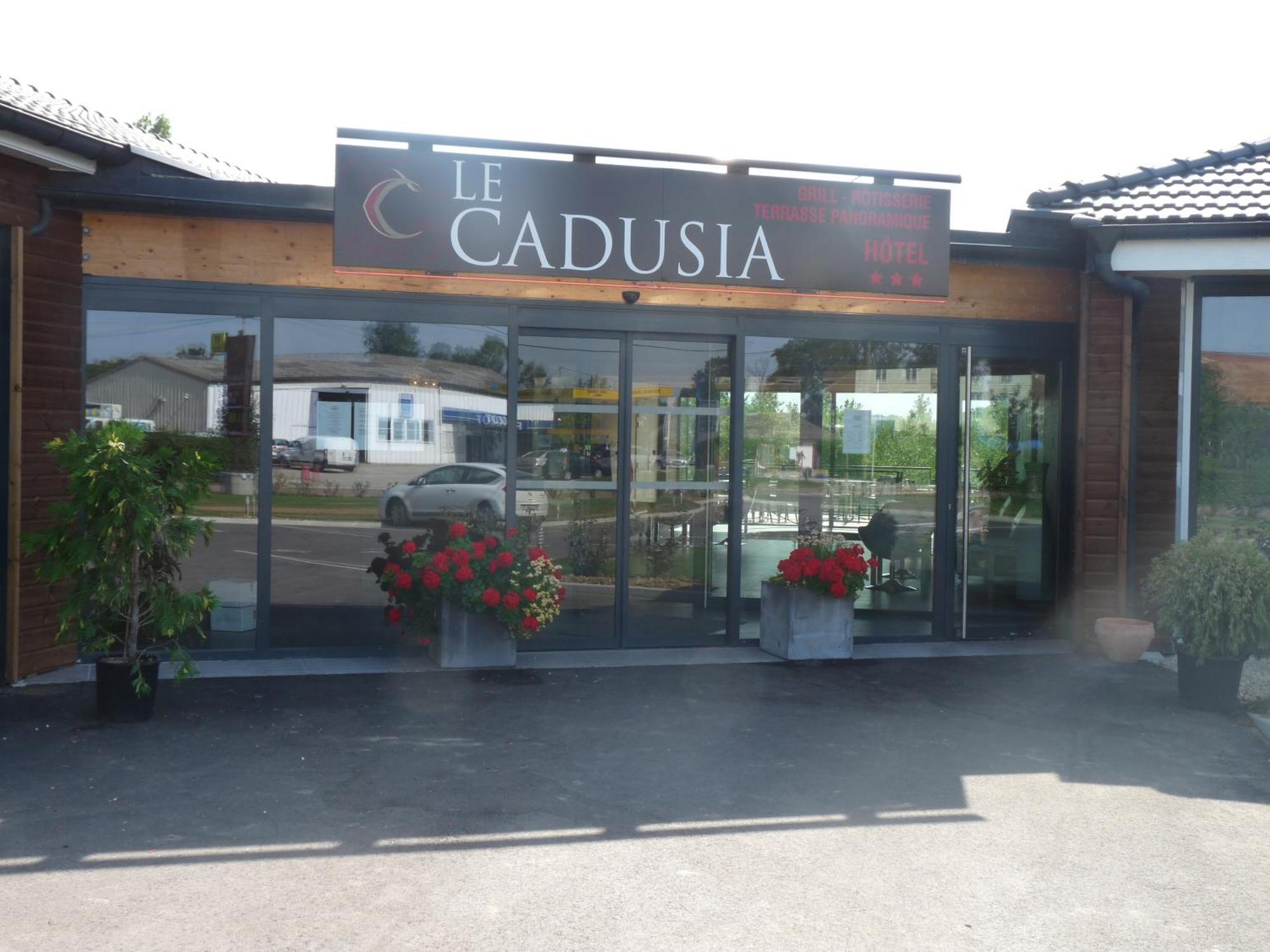 Hotel Logis Le Cadusia Chaource Zewnętrze zdjęcie