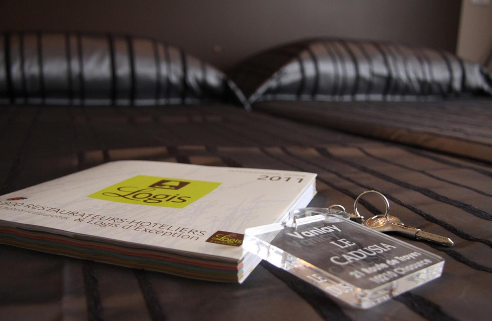 Hotel Logis Le Cadusia Chaource Zewnętrze zdjęcie
