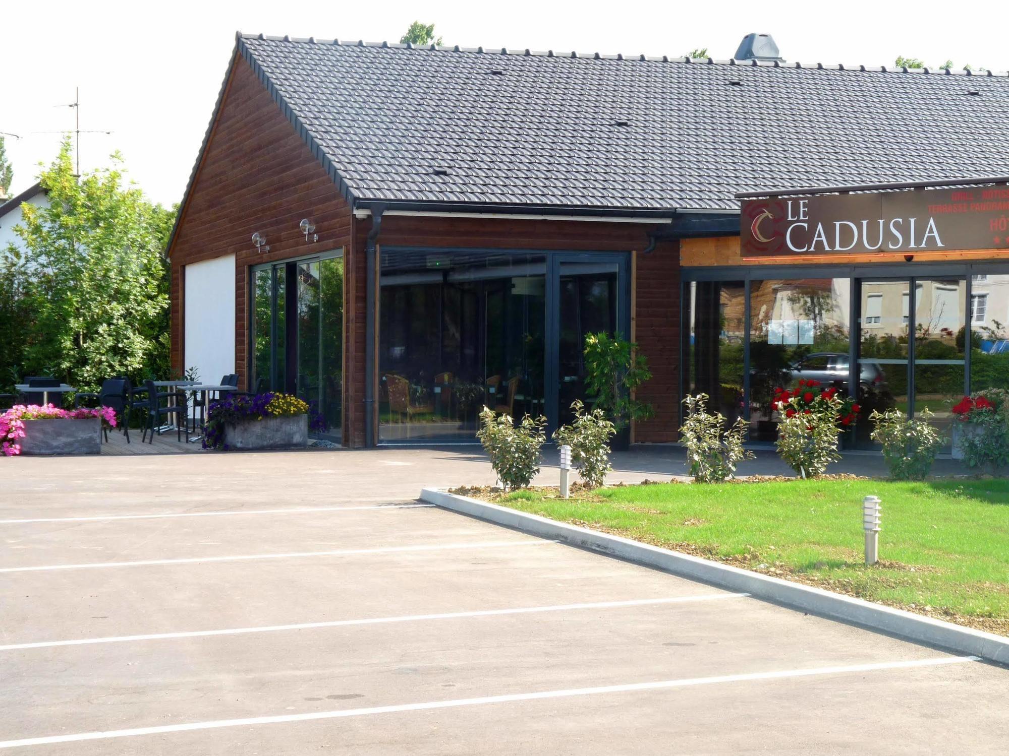 Hotel Logis Le Cadusia Chaource Zewnętrze zdjęcie