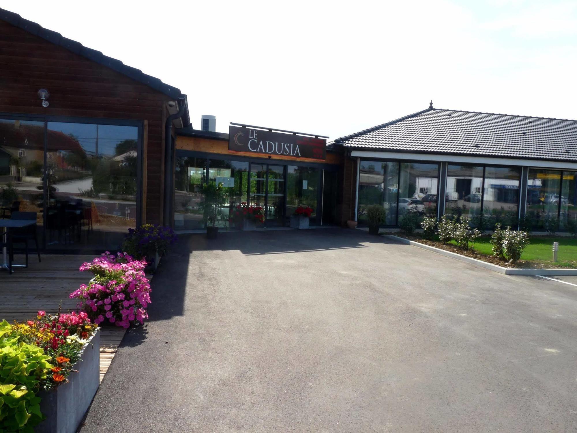 Hotel Logis Le Cadusia Chaource Zewnętrze zdjęcie