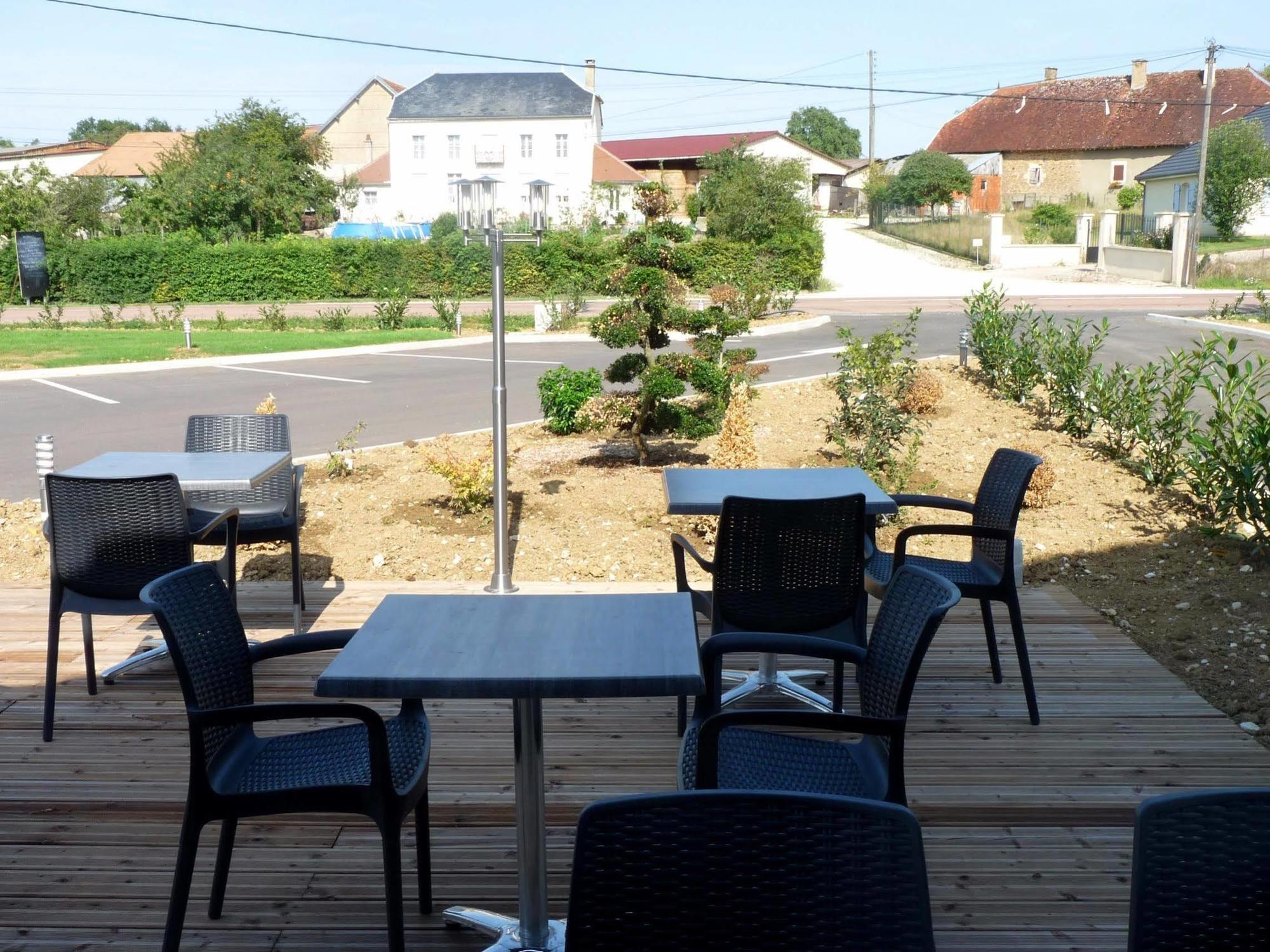 Hotel Logis Le Cadusia Chaource Zewnętrze zdjęcie